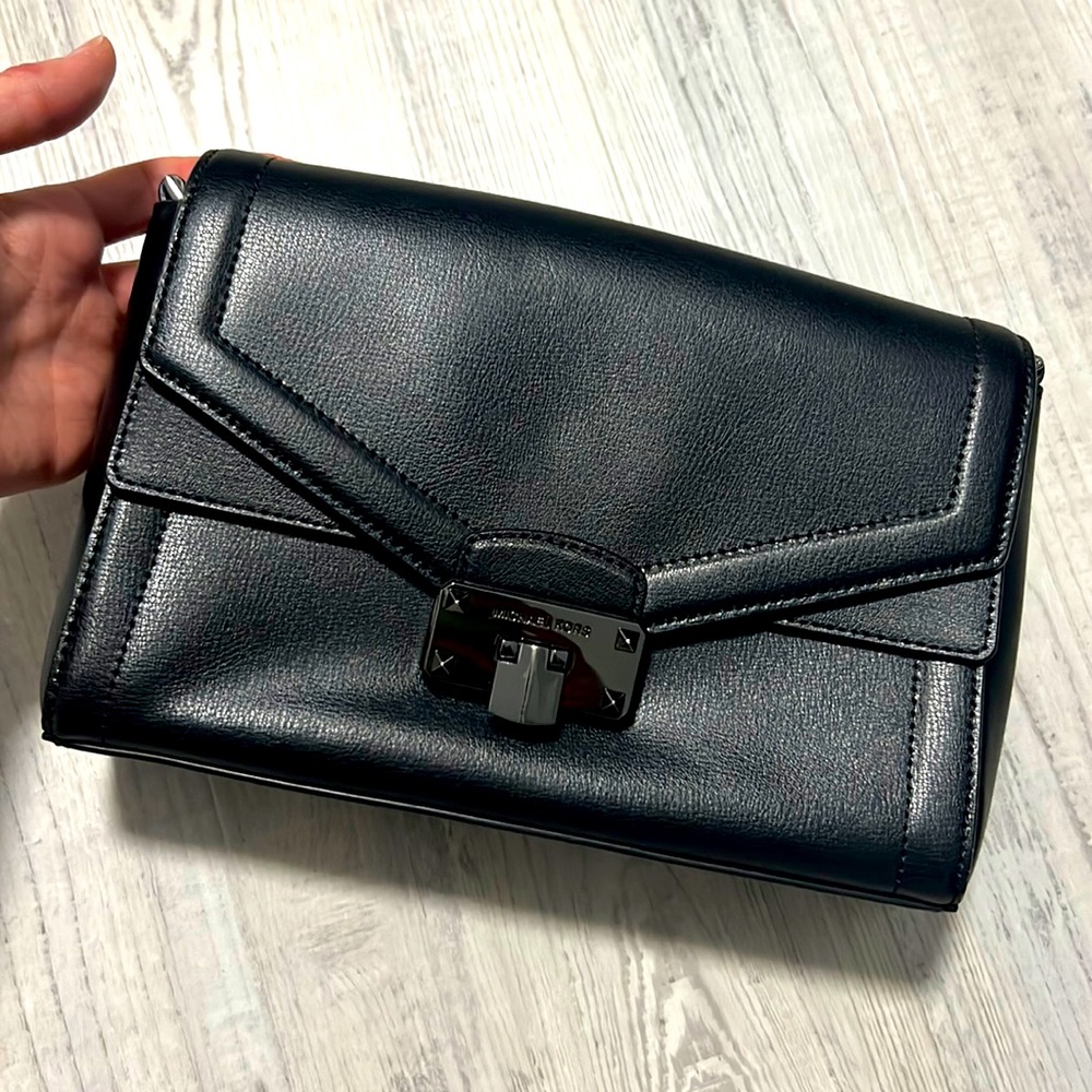 Michael Kors chain crossbody/purse 🖤